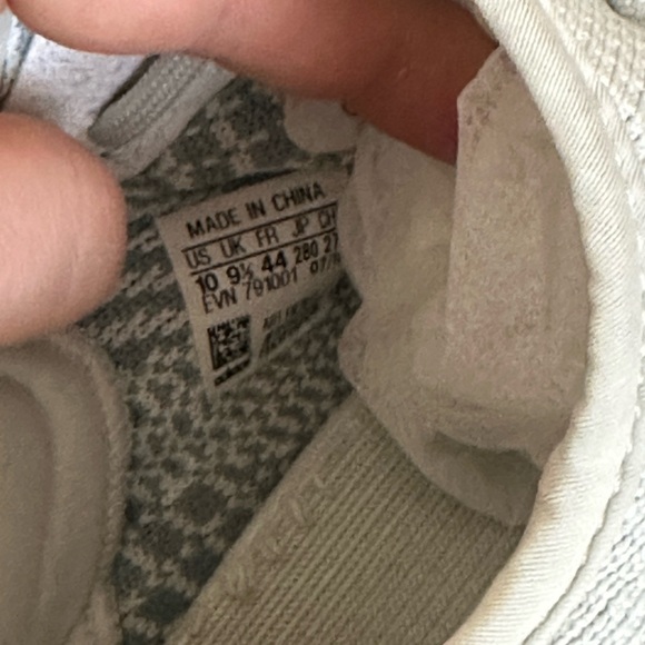 Adidas Yeezy Pre-owned Cloud White Non-Reflective Sneakers - Picture 8 of 9